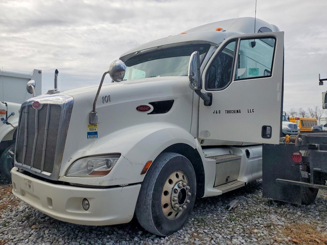 2012 PETERBILT All models VIN 1XP4DP9X7CD171080 photo 2