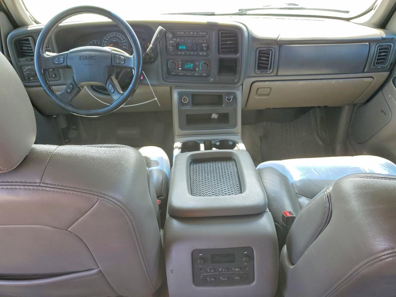 2005 GMC Yukon VIN 3GKFK16Z35G165600 photo 8