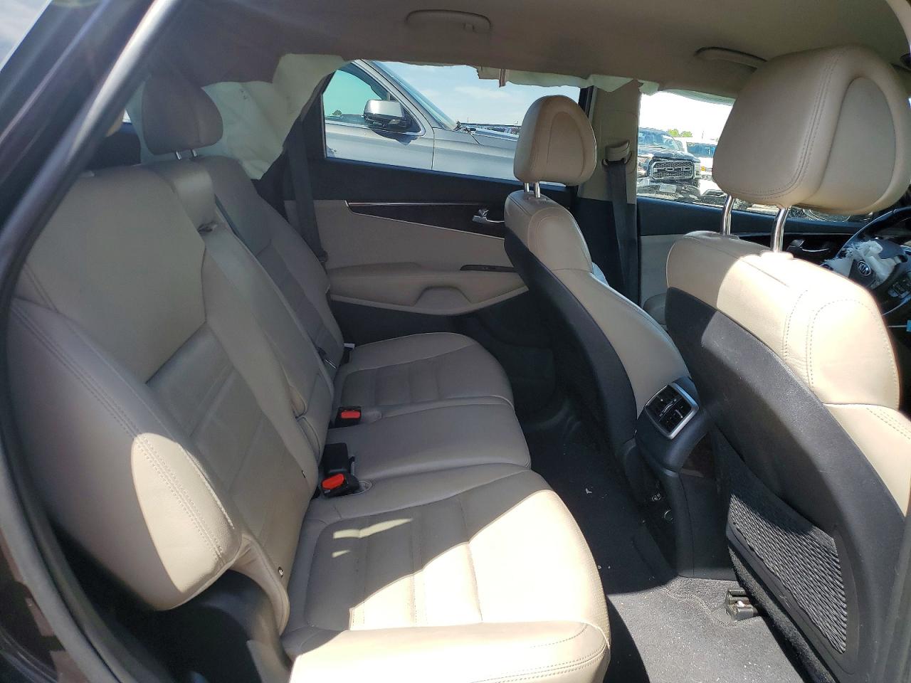 2016 Kia Sorento VIN 5XYPHDA52GG084013 photo 10
