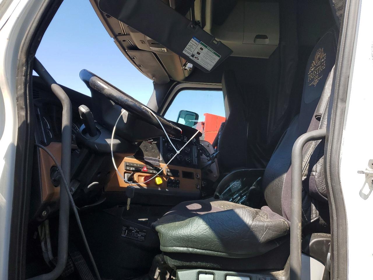 2019 FREIGHTLINER All other VIN 3AKJHHDR9KSKN0646 photo 5