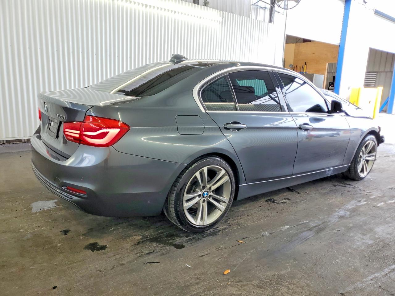 2017 BMW 3 series VIN WBA8B9G38HNU51934 photo 3
