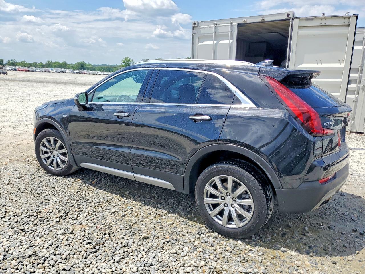 2023 Cadillac Xt4 VIN 1GYFZCR4XPF134104 photo 2