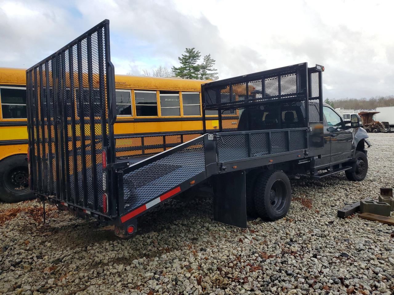 2018 Ford F550 VIN 1FD0X5HY6JEC70479 photo 3