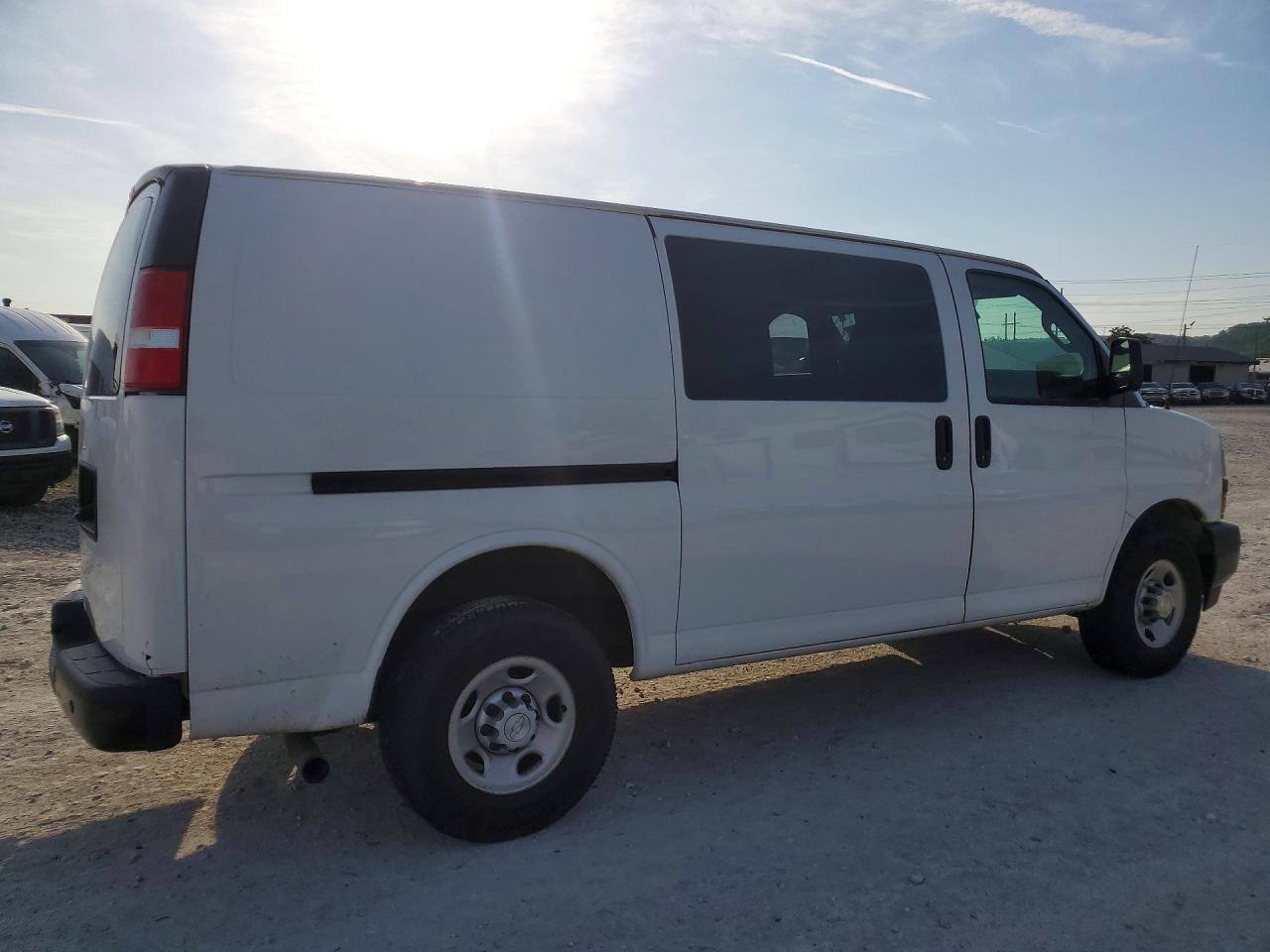 2019 CHEV Express VIN 1GCWGAFP2K1367866 photo 3