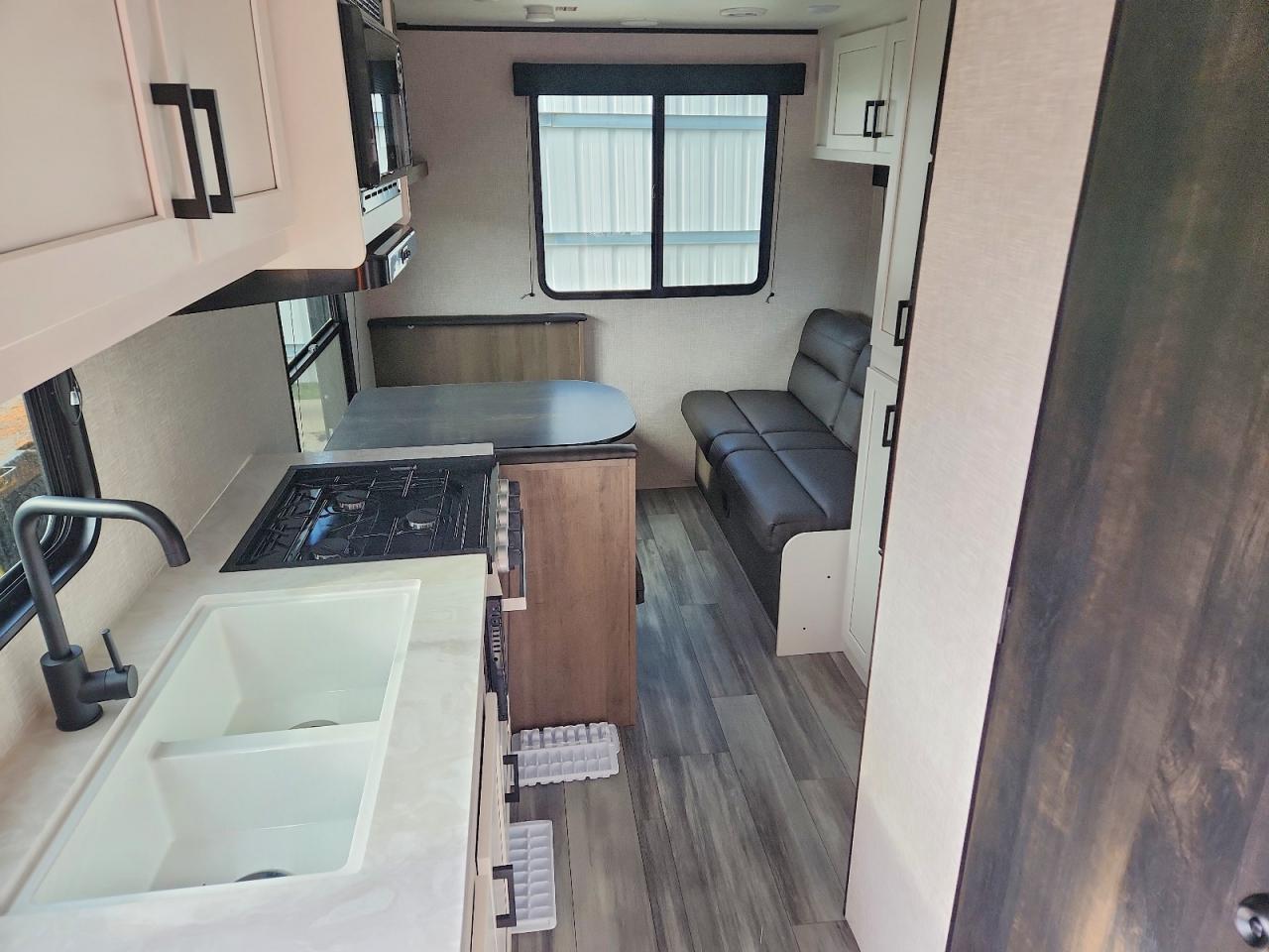 2024 JAYCO Jayflight VIN 1UJBC0BL9R1YZ0500 photo 6