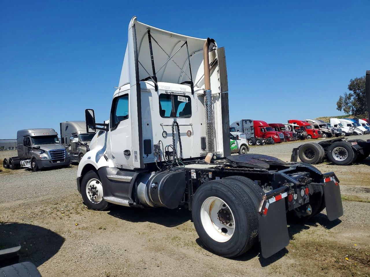 2017 KENWORTH All other VIN 1XKYA48XXHJ160373 photo 3