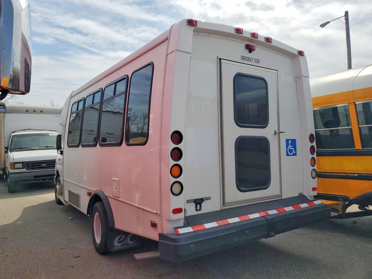 2018 Ford Econoline VIN 1FDFE4FS9JDC36258 photo 3