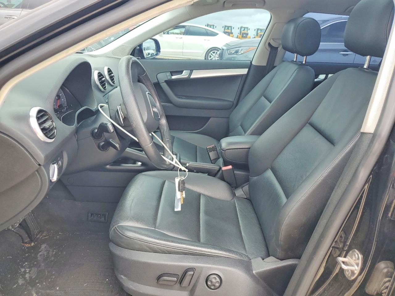 2011 Audi A3 VIN WAUMFAFM8BA136564 photo 7