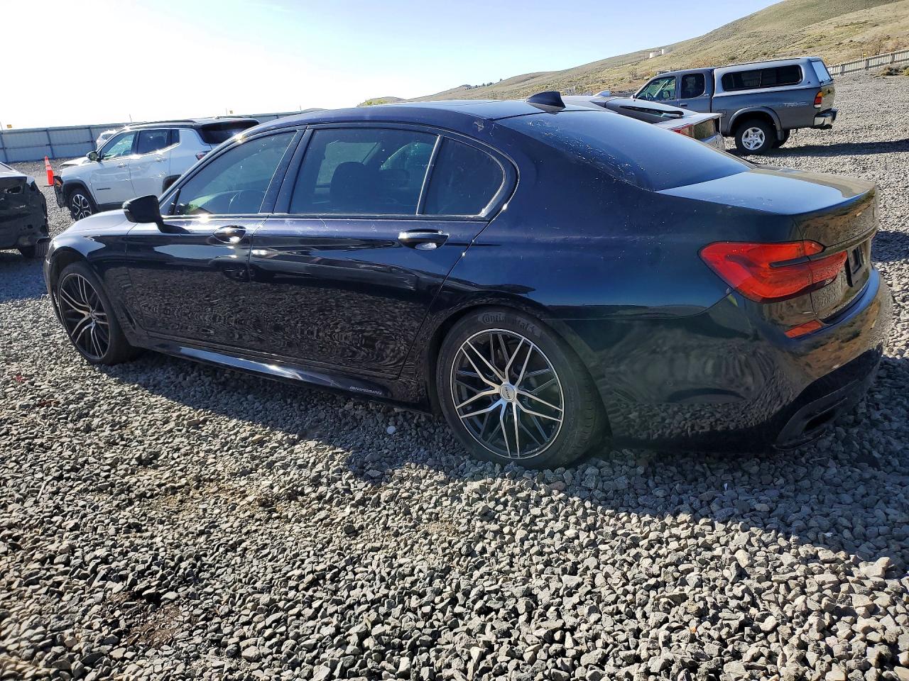 2017 BMW 7 series VIN WBA7F0C33HGM22122 photo 2