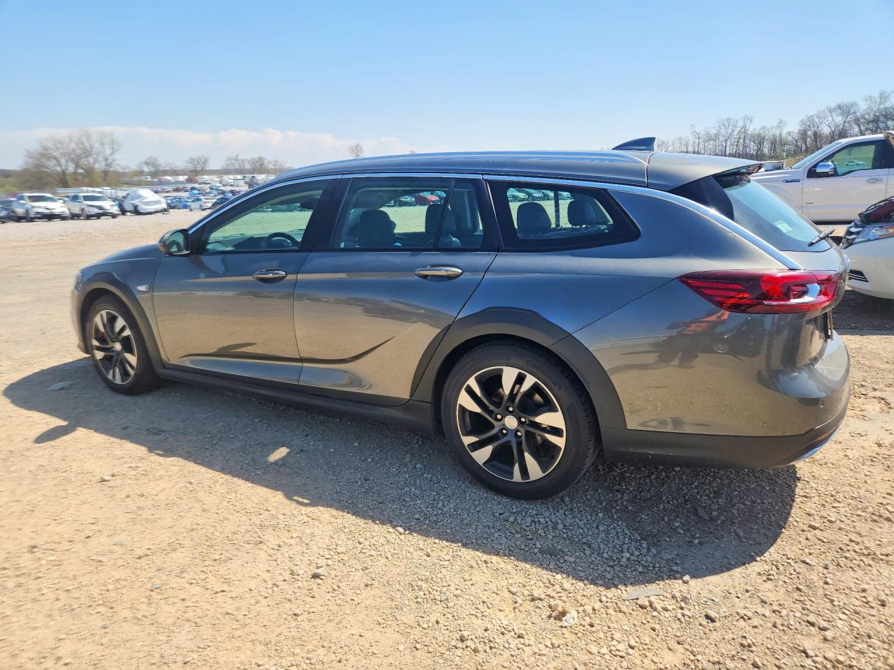 2019 Buick Regal VIN W04GV8SX8K1033117 photo 2