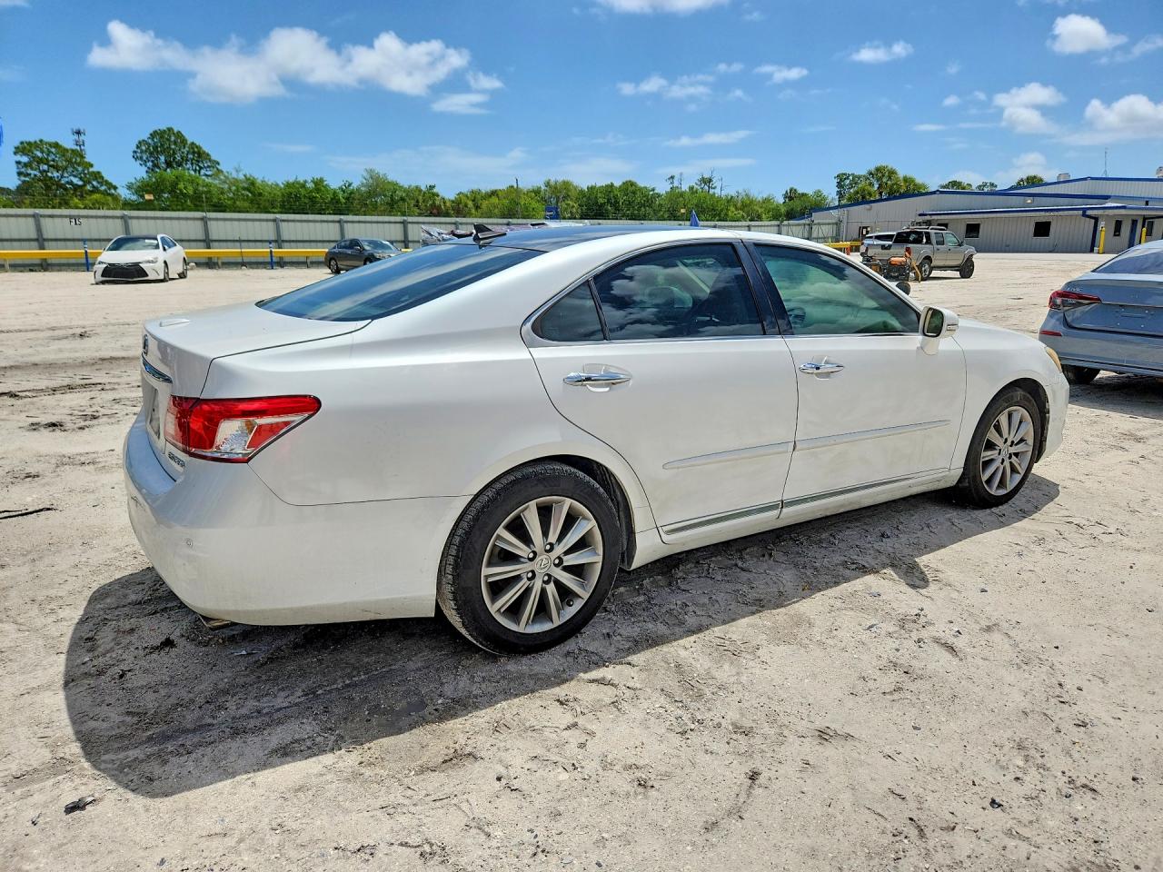 2011 Lexus ES350 VIN JTHBK1EG6B2448179 photo 3
