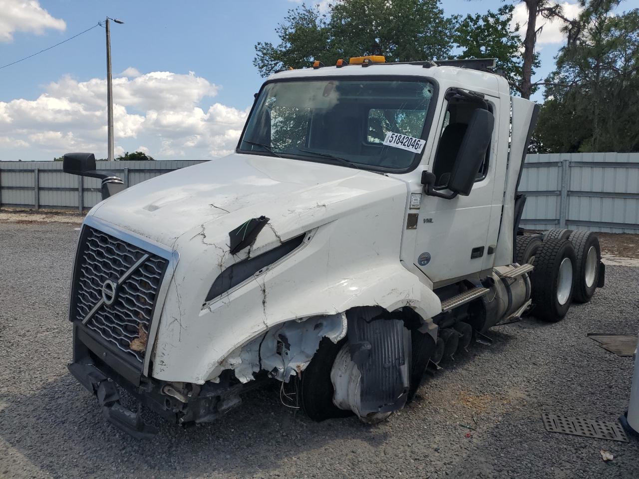 2022 VOLVO Vn VIN 4V4NC9EHXNN312888 photo 2