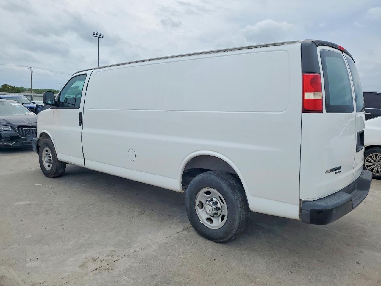 2014 CHEV Express VIN 1GCWGGBA9E1192394 photo 2
