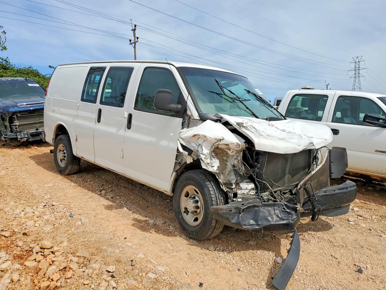 2017 CHEV Express VIN 1GCWGAFF5H1346431 photo 4