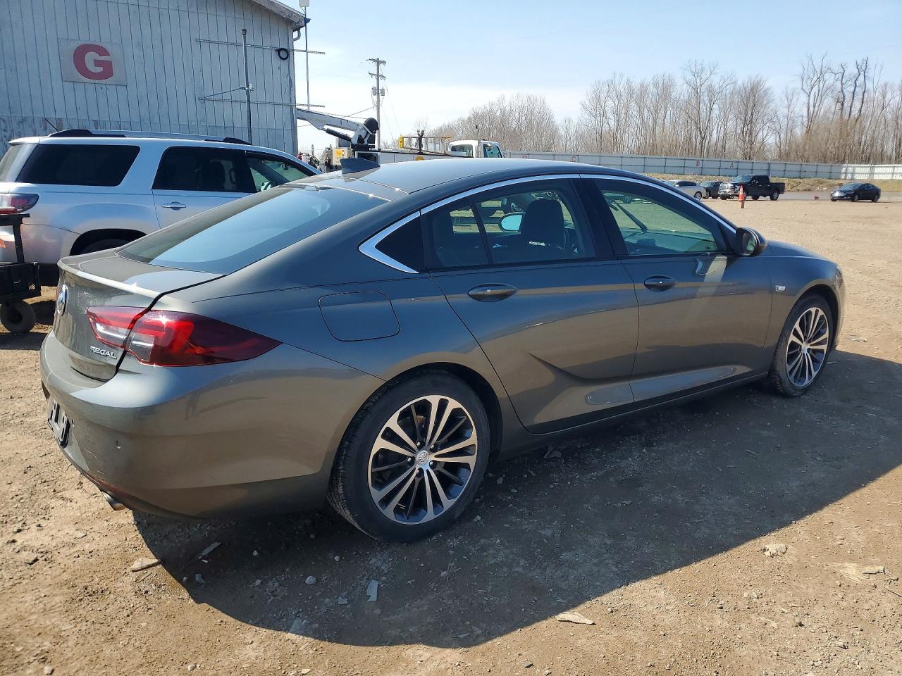 2018 Buick Regal VIN W04GP6SX0J1087573 photo 3