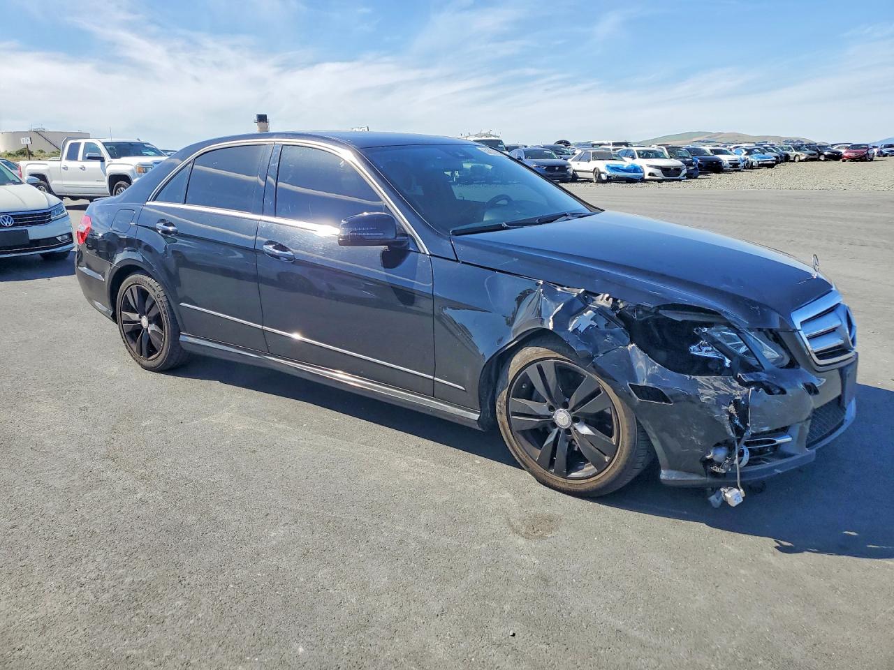 2013 Mercedes-Benz E-class VIN WDDHF5KB3DA747630 photo 4