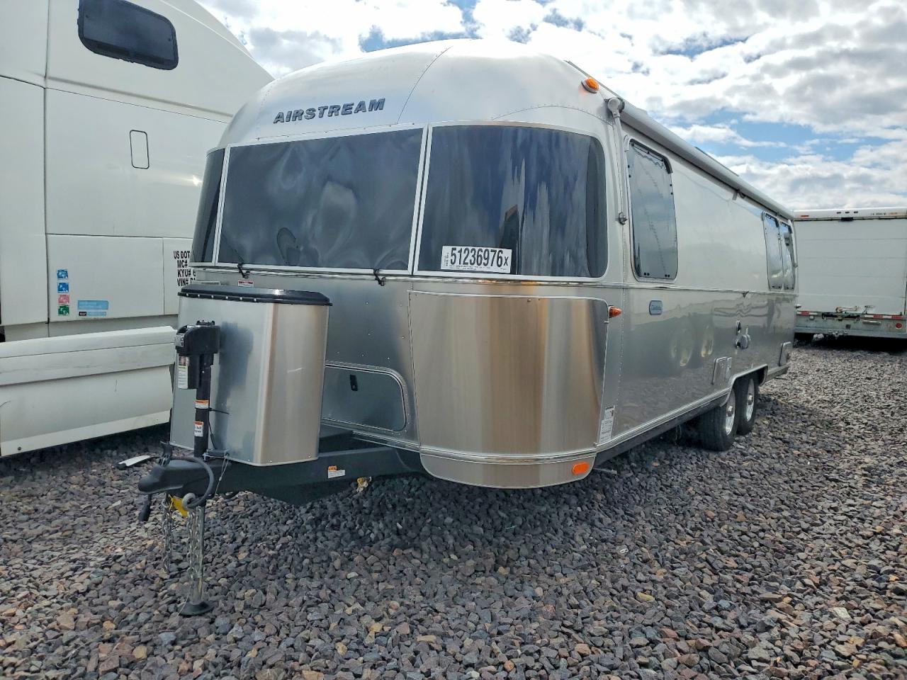 2024 AIRSTREAM Trailer VIN 1STTNYL22RJ572643 photo 2