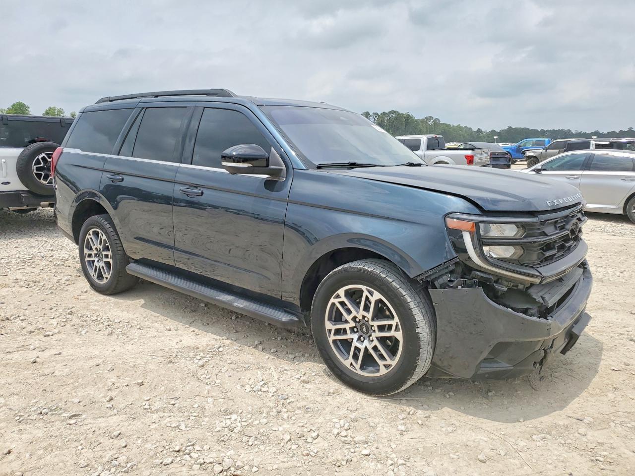2025 Ford Expedition VIN 1FMJU1H87SEA25083 photo 4