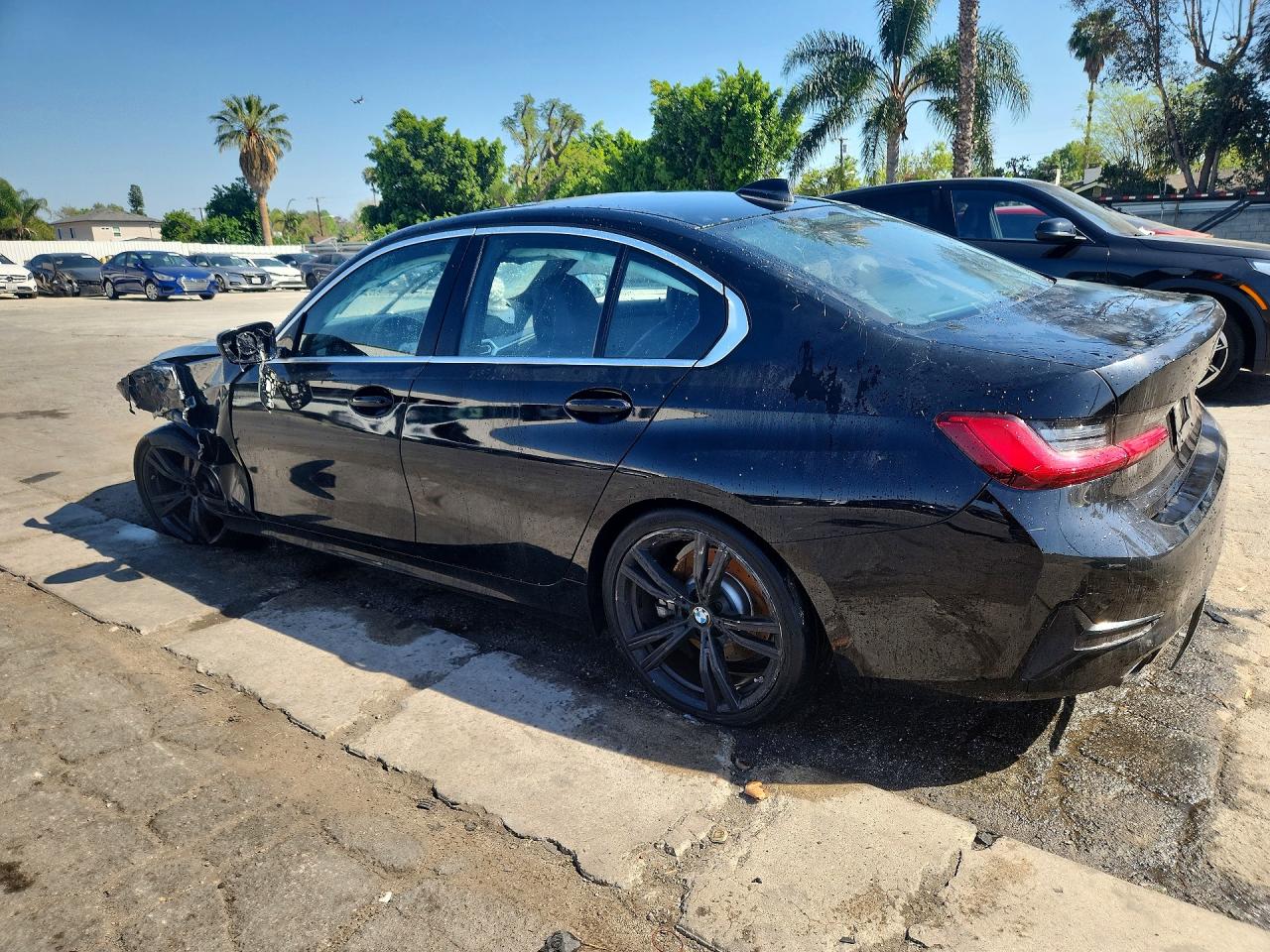 2019 BMW 3 series VIN WBA5R1C52KAK09162 photo 2