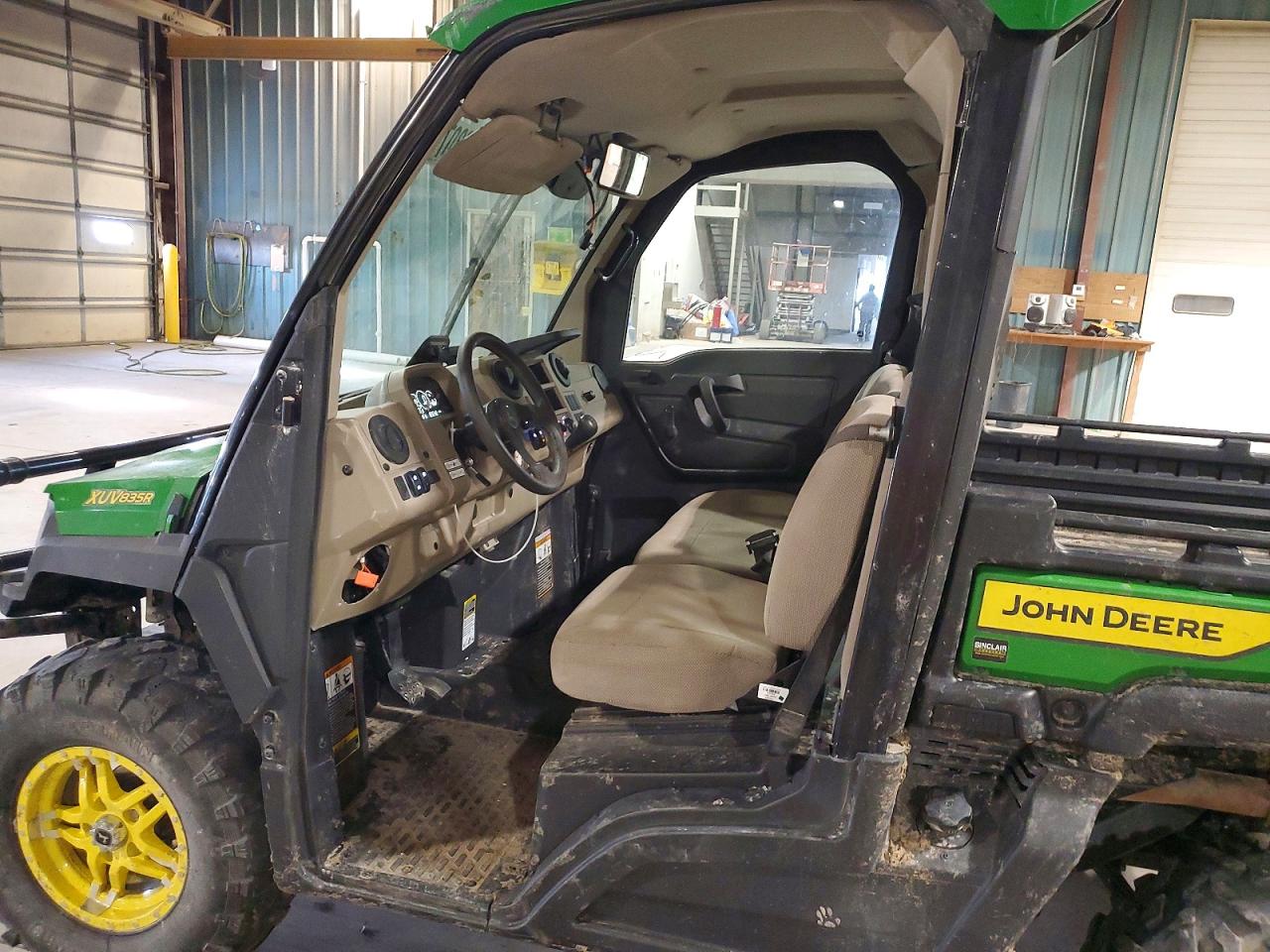 2023 JOHN Xuv835r VIN 1M0835RAHNM050202 photo 9