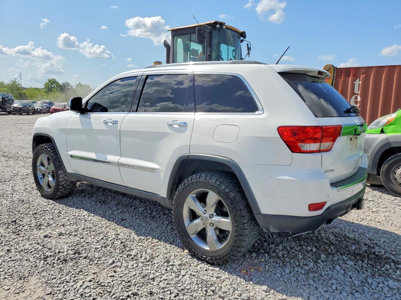 2013 Jeep Cherokee VIN 1C4RJEBT5DC526735 photo 2