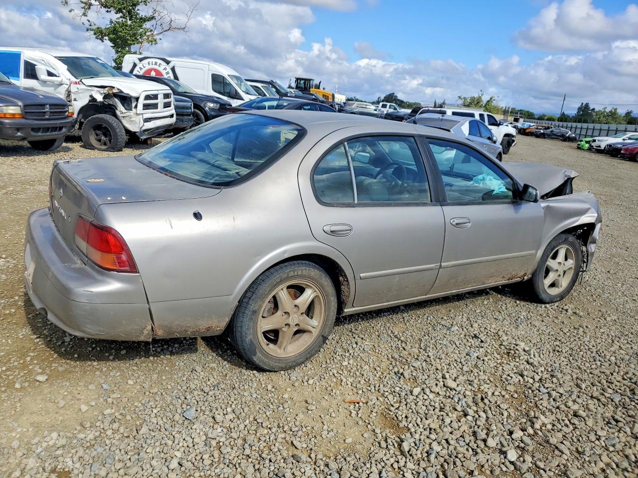 1999 Nissan Maxima VIN JN1CA21A0XT102651 photo 3