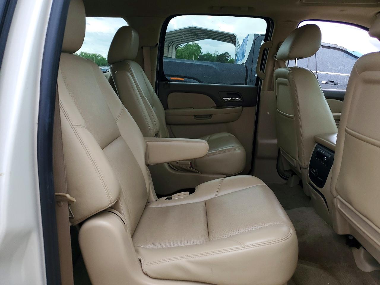 2011 CHEVROLET Suburban VIN 1GNSCKE02BR128279 photo 11
