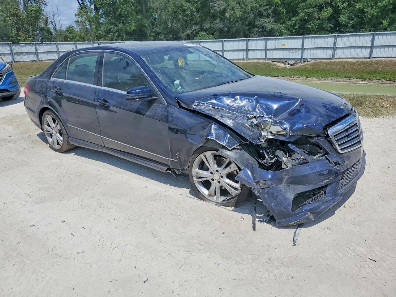 2013 Mercedes-Benz E-class VIN WDDHF5KB7DA766214 photo 4