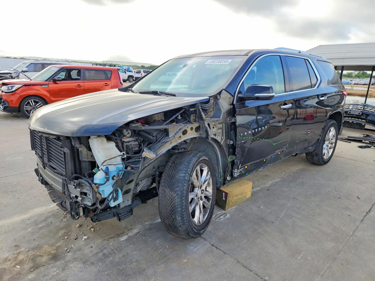 2018 Chevrolet Traverse VIN 1GNEVKKW4JJ109391 photo 1
