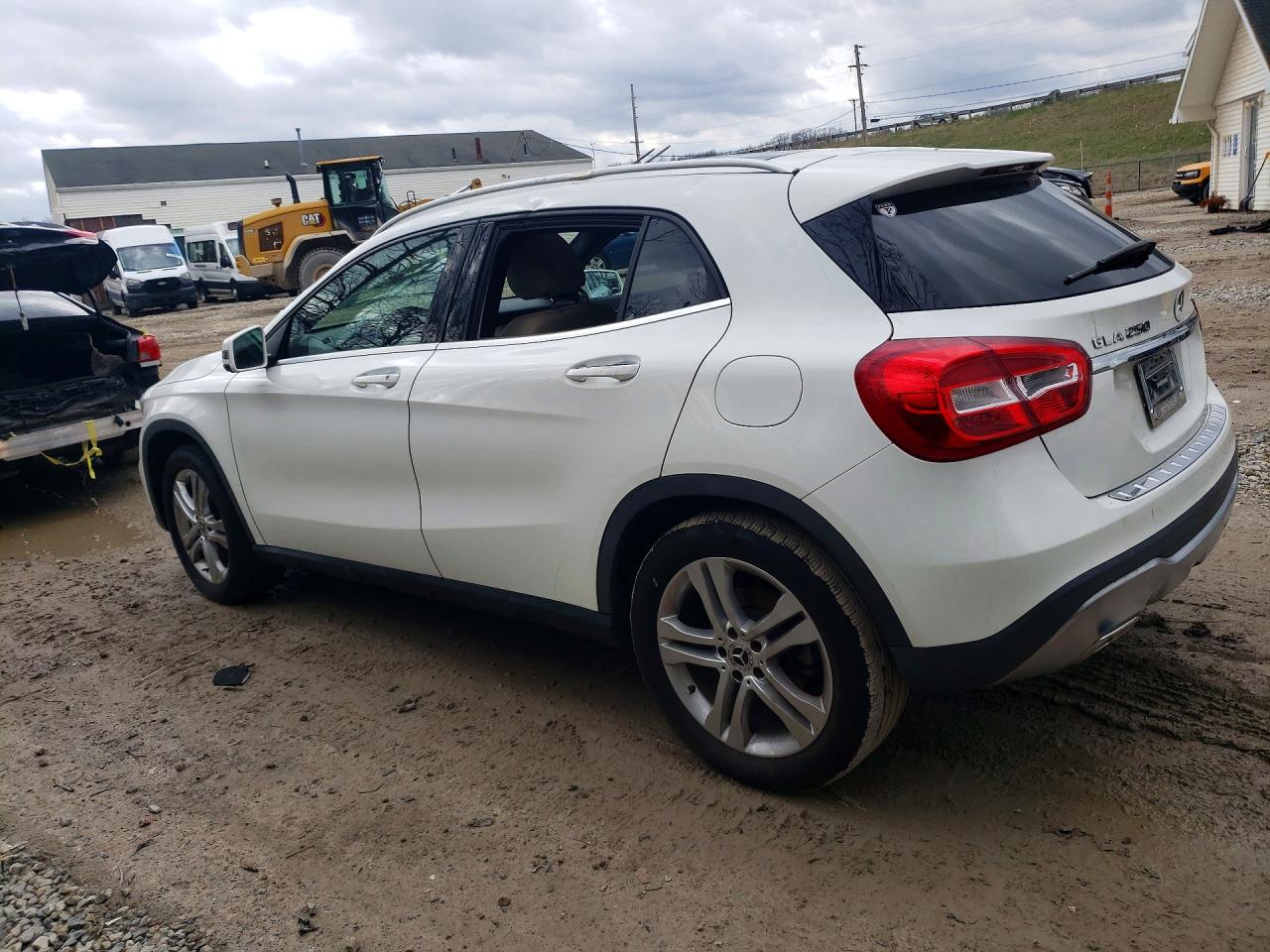 2018 Mercedes-Benz Gla-class VIN WDCTG4GB5JJ496877 photo 2