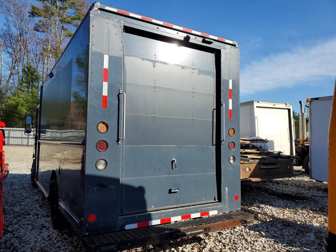 2021 FREIGHTLINER All other VIN 4UZAC2EA6MCMN0177 photo 2
