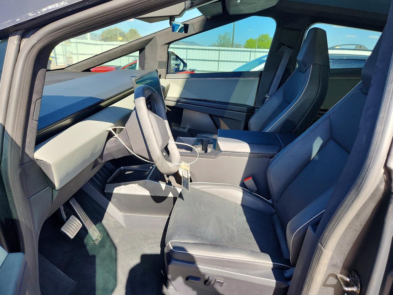 2025 Tesla Cybertruck VIN 7G2CEHED2SA070803 photo 7
