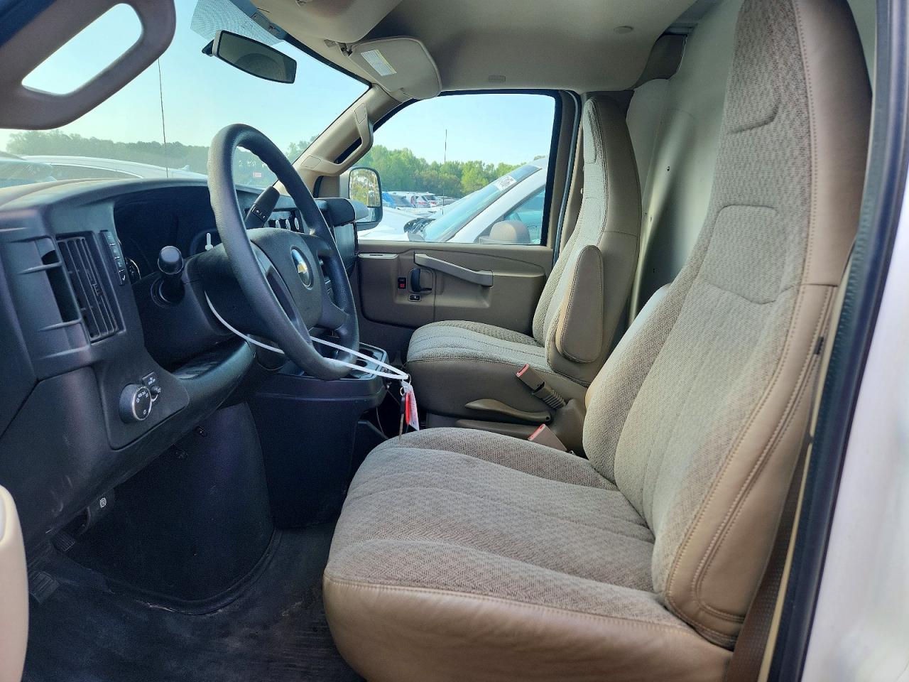 2017 CHEV Express VIN 1GCWGAFF7H1119967 photo 7