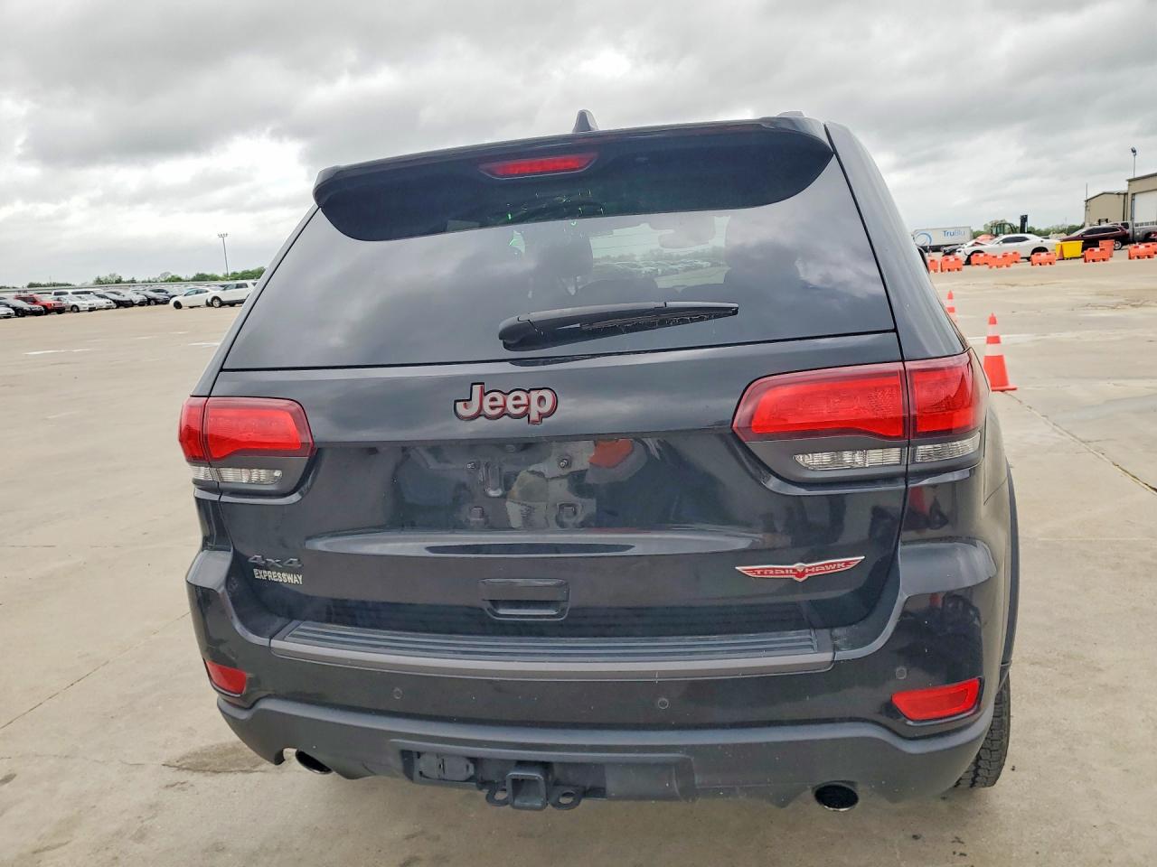 2019 Jeep Cherokee VIN 1C4RJFLG5KC804229 photo 6