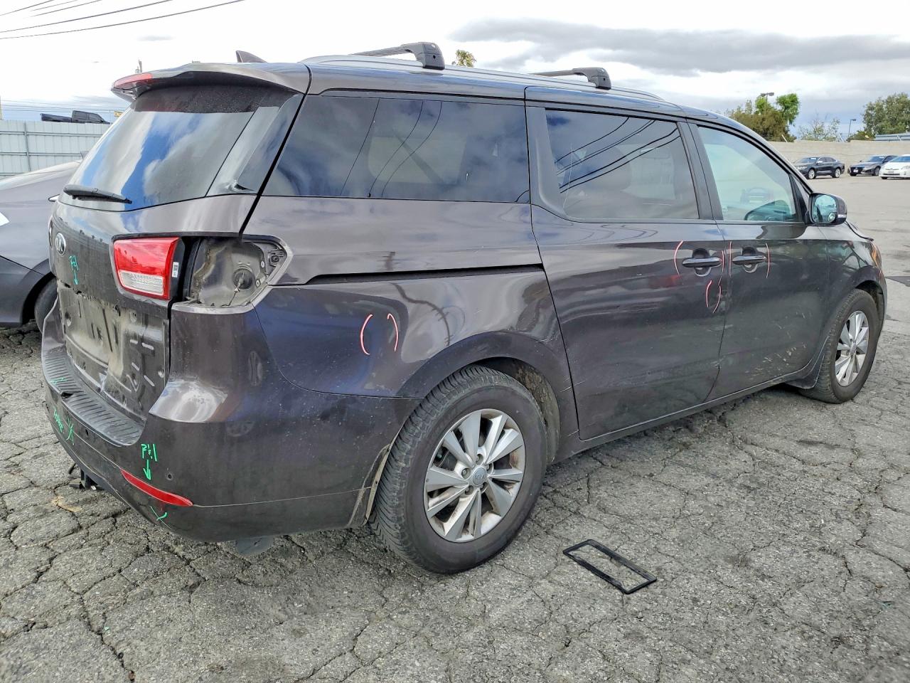 2016 Kia SEDONA VIN KNDMB5C10G6182478 photo 3