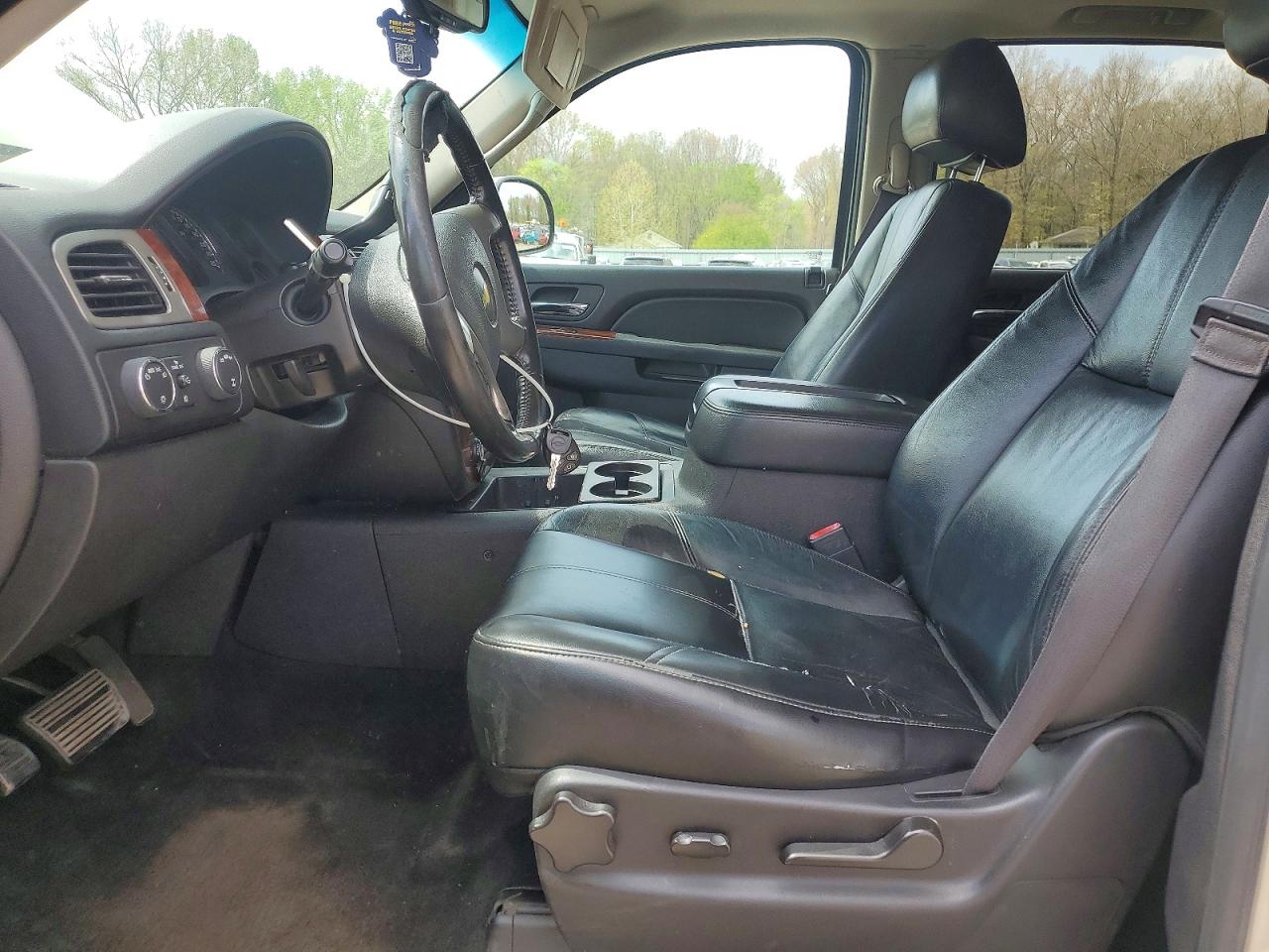 2013 Chevrolet Suburban VIN 1GNSKJE76DR129562 photo 7