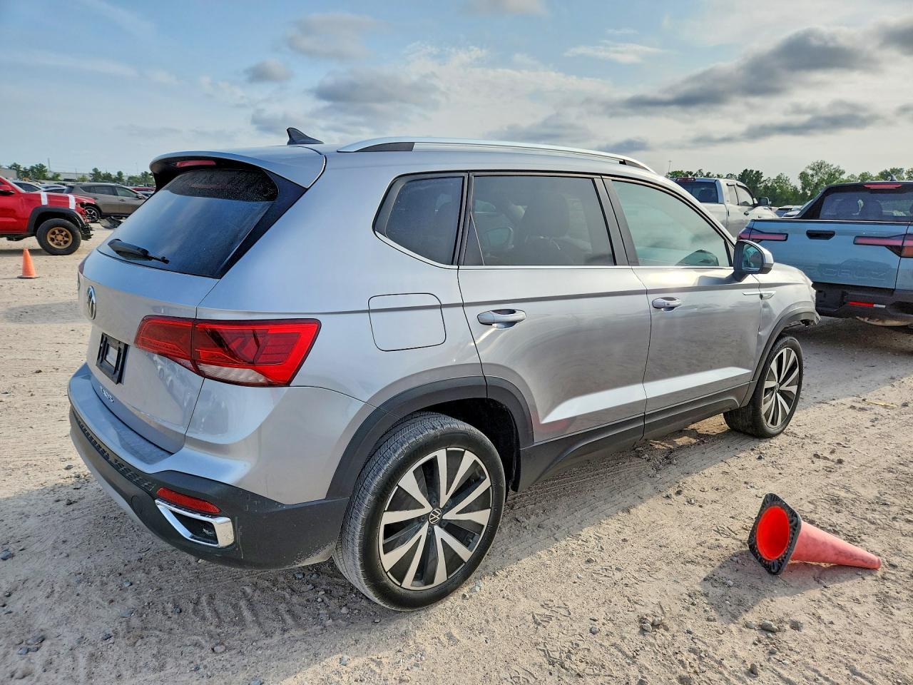 2024 VOLKSWAGEN All other VIN 3VVSX7B26RM028814 photo 3
