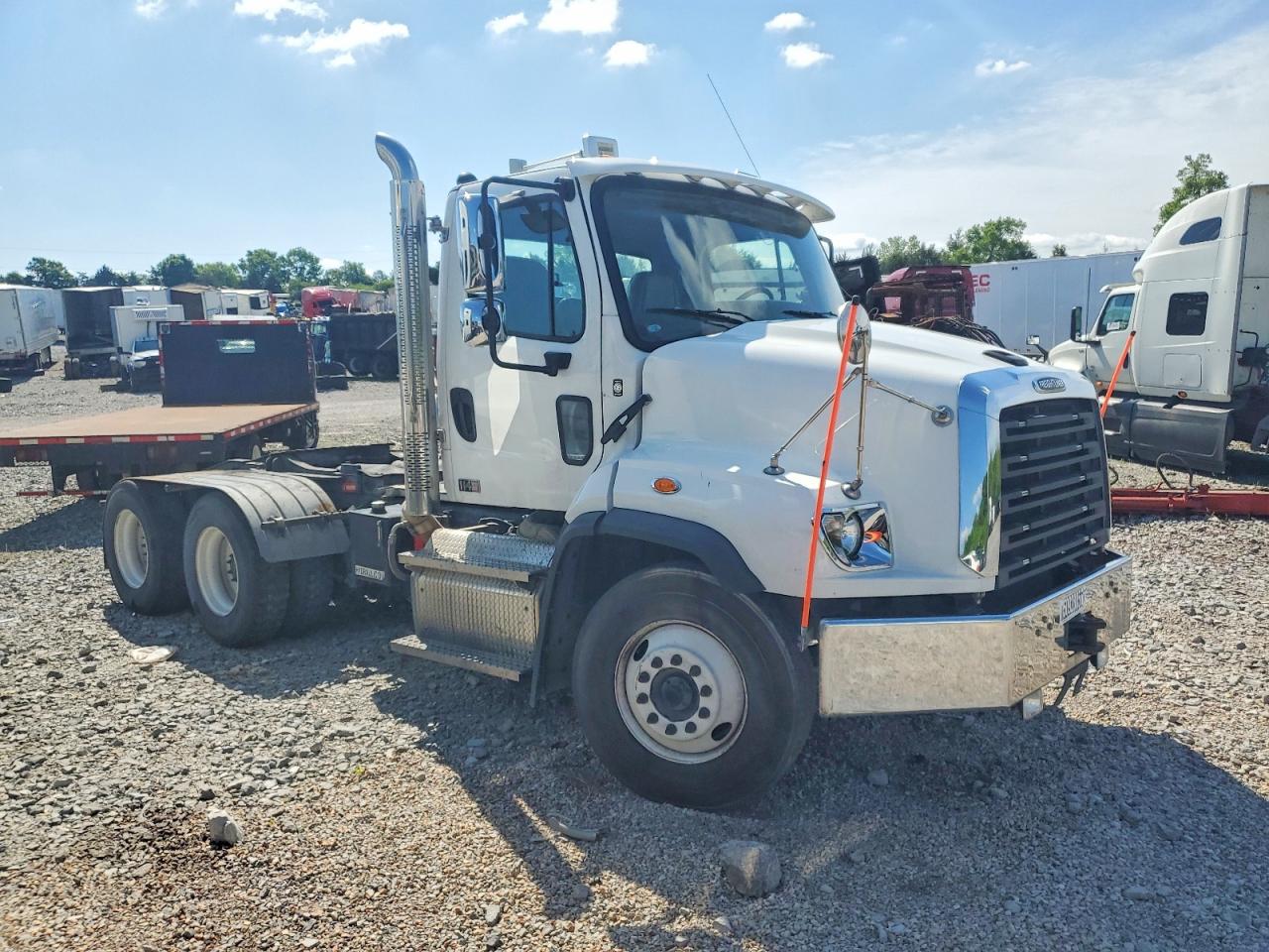 2022 FREIGHTLINER All other VIN 1FVJG3DV8NHNG1319 photo 1