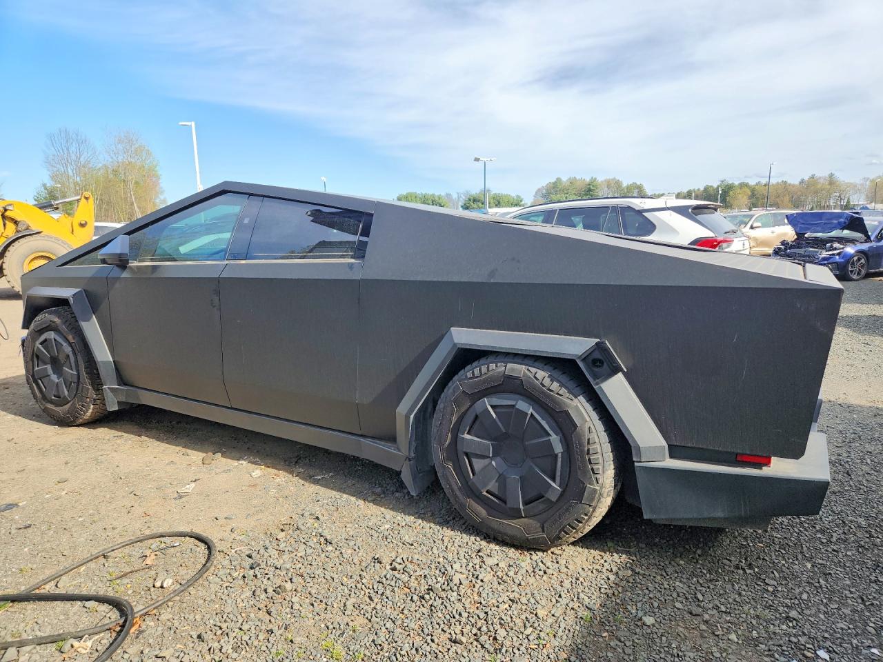 2024 Tesla Cybertruck VIN 7G2CEHED1RA001322 photo 2