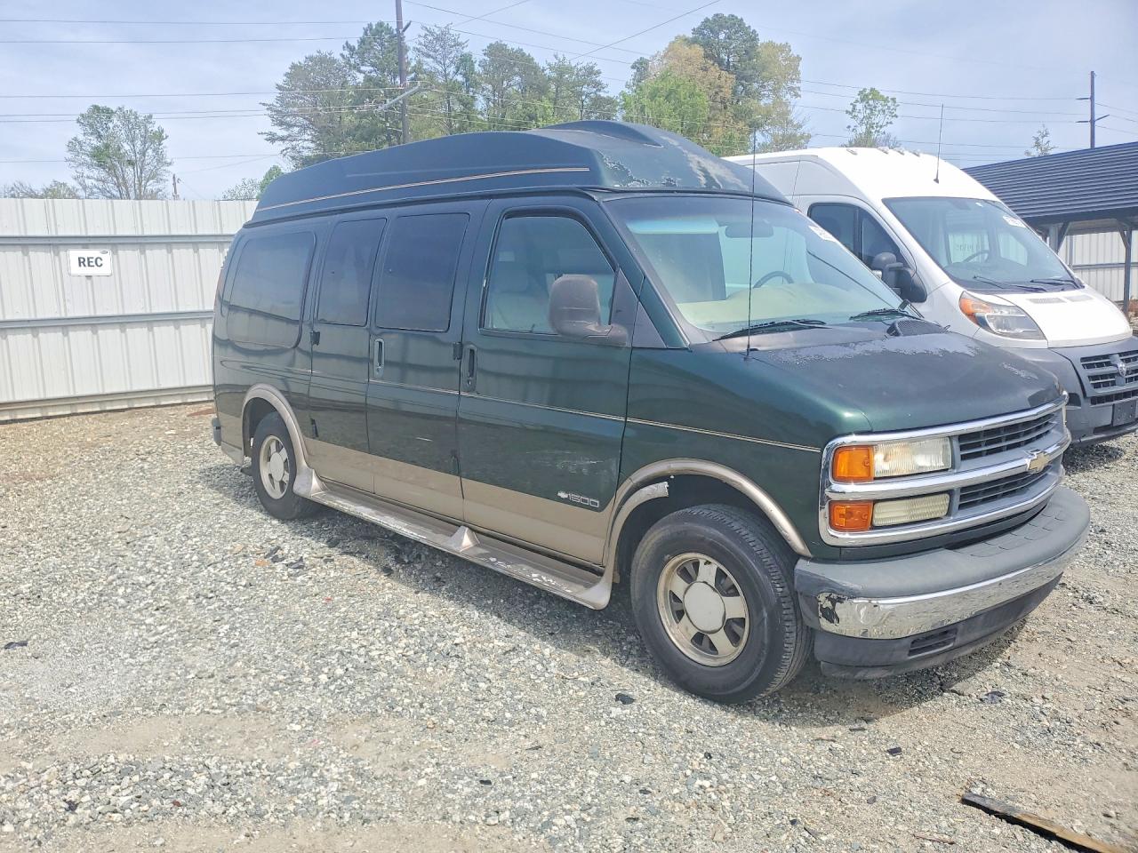 2001 CHEV Express VIN 1GBFG15R111221772 photo 4