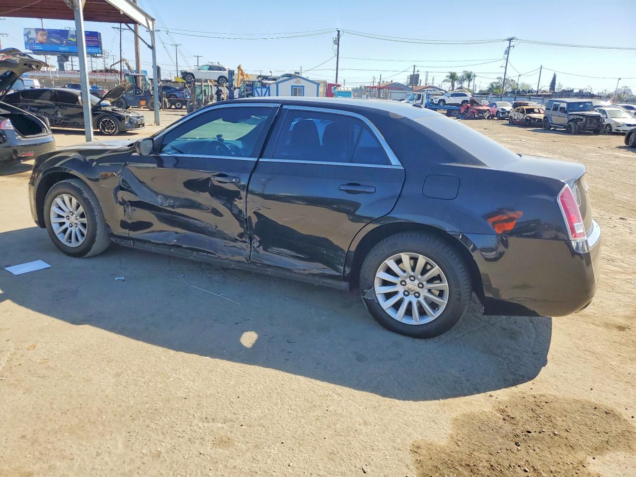 2011 Chrysler 300 VIN 2C3CA4CGXBH514581 photo 2