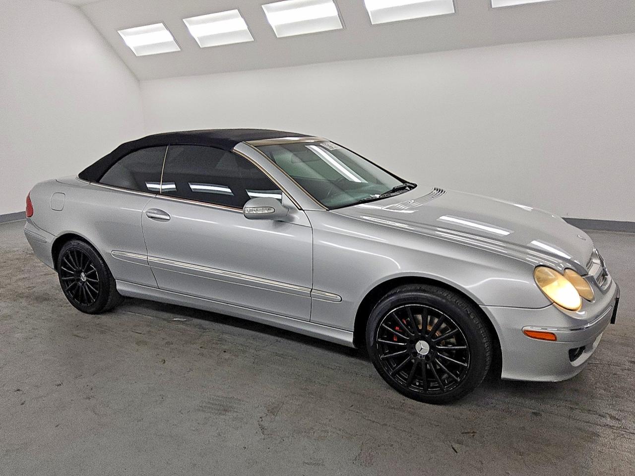 2007 Mercedes-Benz Clk-class VIN WDBTK56F77F209239 photo 4
