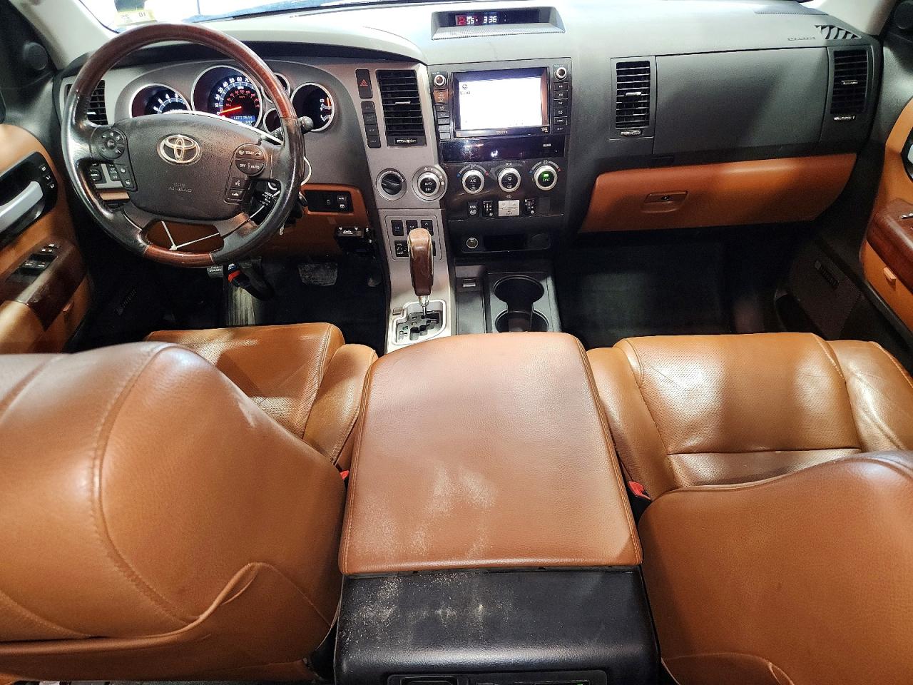 2011 Toyota Sequoia VIN 5TDDY5G10BS043307 photo 8