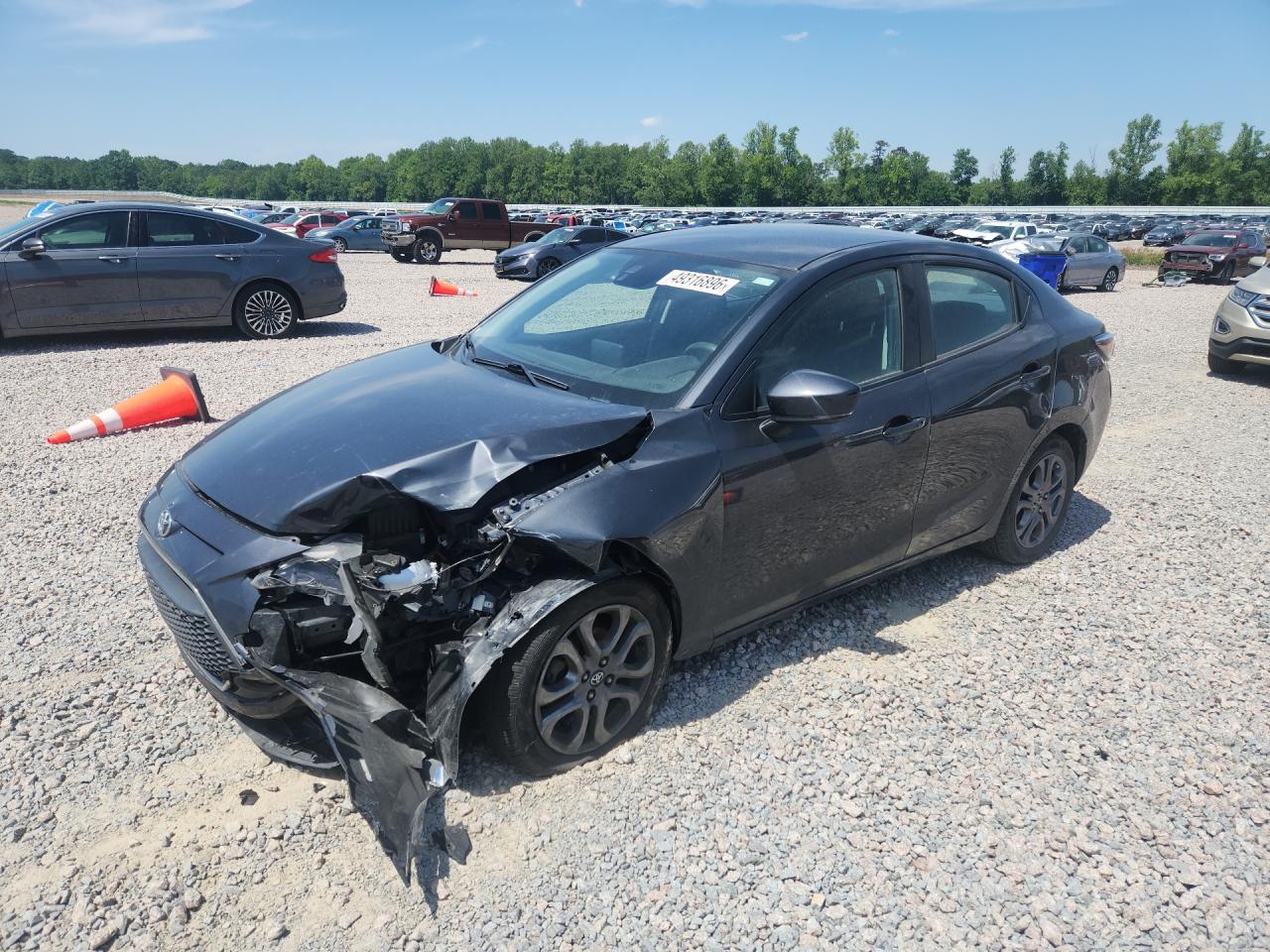 2019 Toyota Yaris VIN 3MYDLBYV6KY513350 photo 1