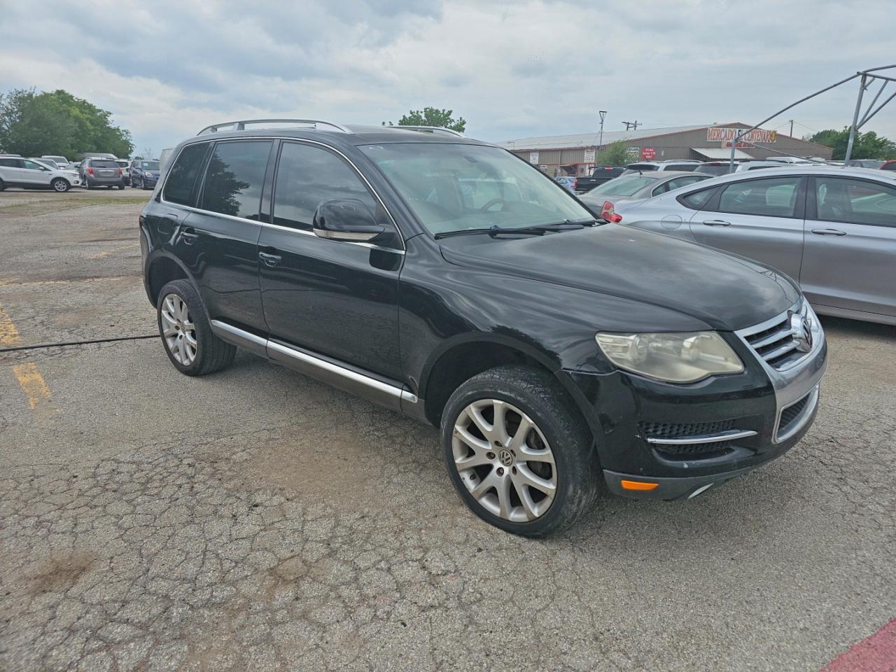 2008 Volkswagen Touareg VIN WVGCB77L18D060577 photo 1