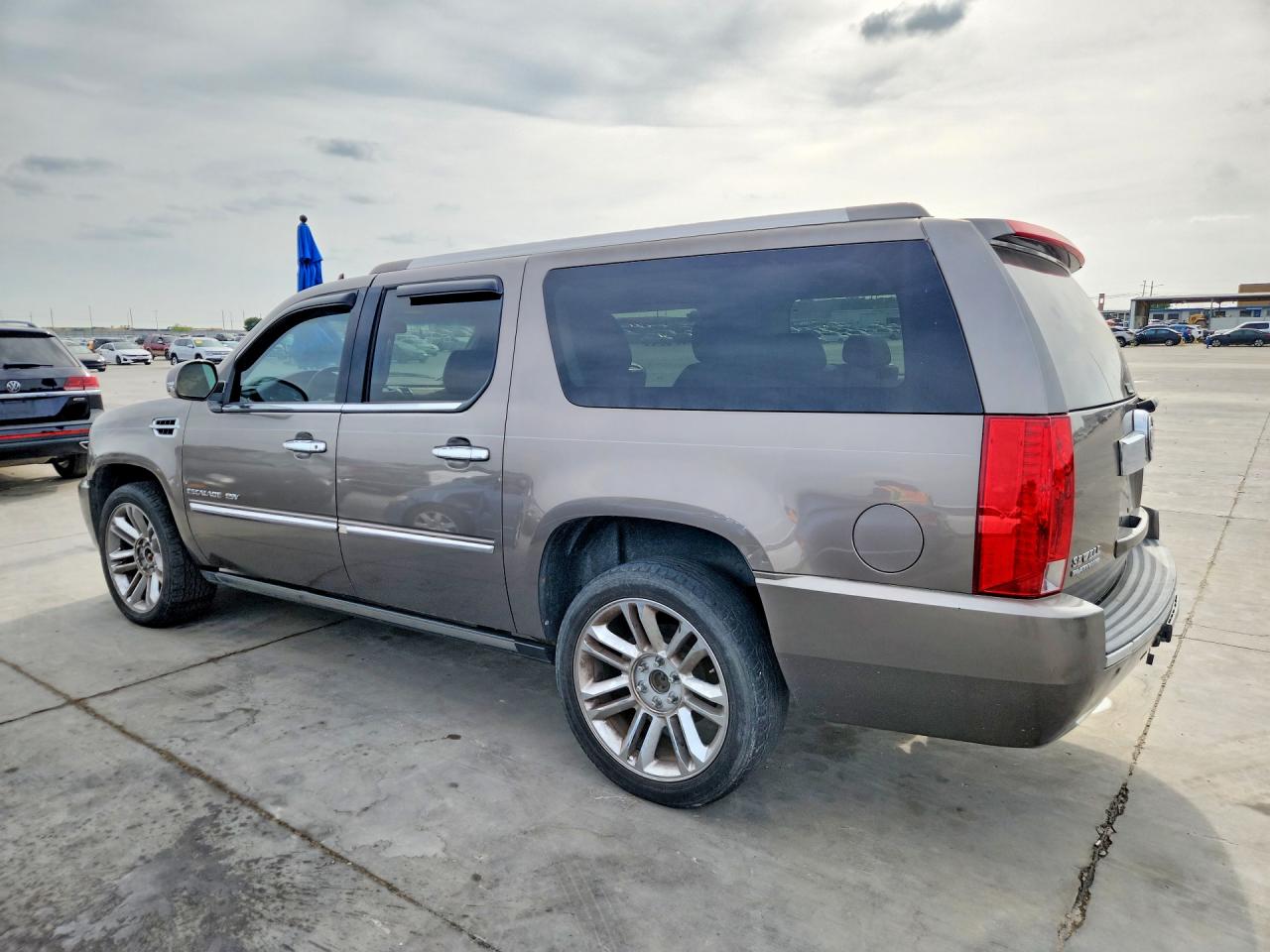 2014 Cadillac Escalade VIN 1GYS3KEF0ER188167 photo 2