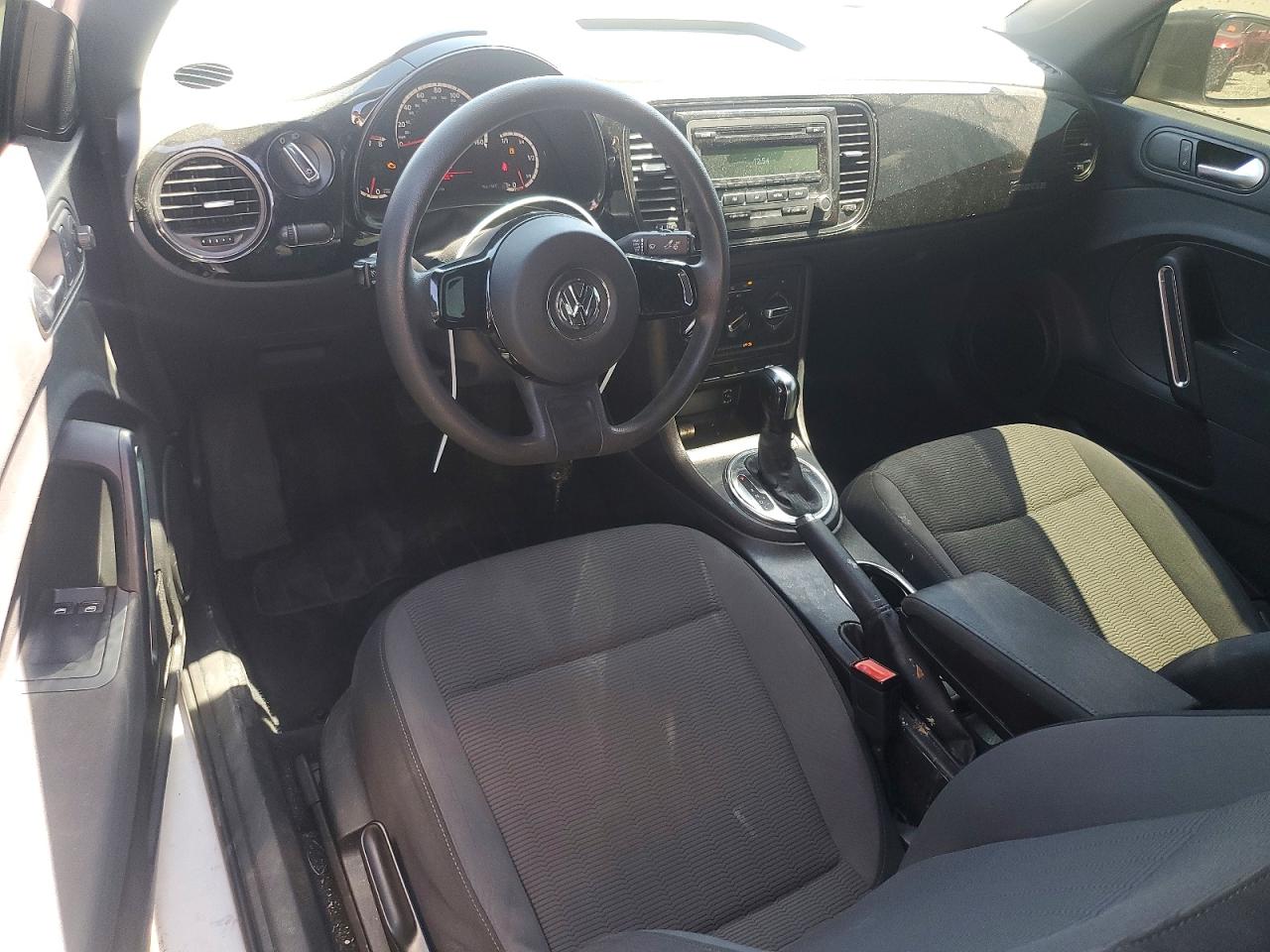 2013 Volkswagen Beetle VIN 3VWFP7ATXDM654138 photo 8