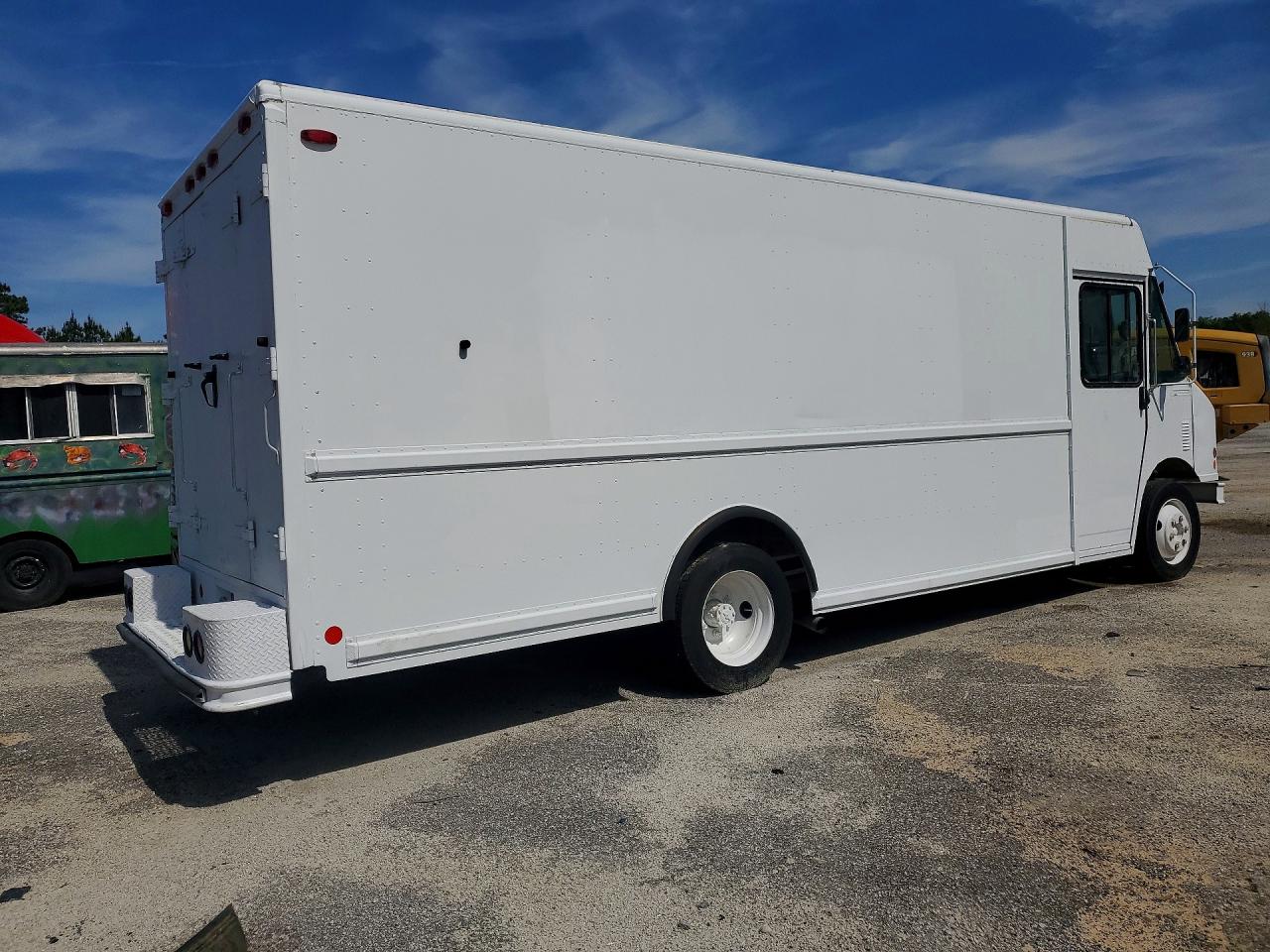1999 FREIGHTLINER All models VIN 4UZA4FA47XCA64153 photo 3