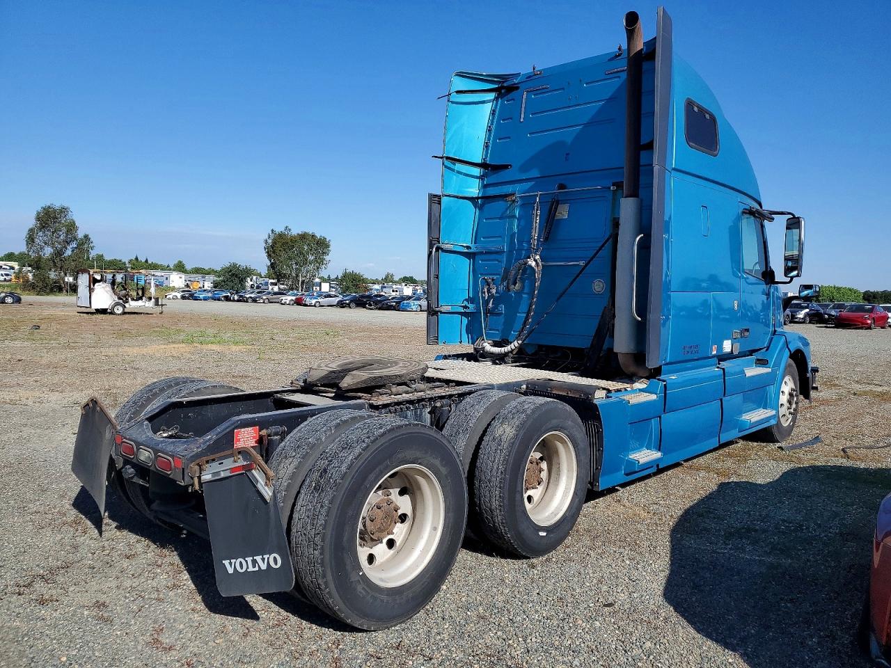 2015 Volvo Vn VIN 4V4NC9EH3FN916851 photo 4