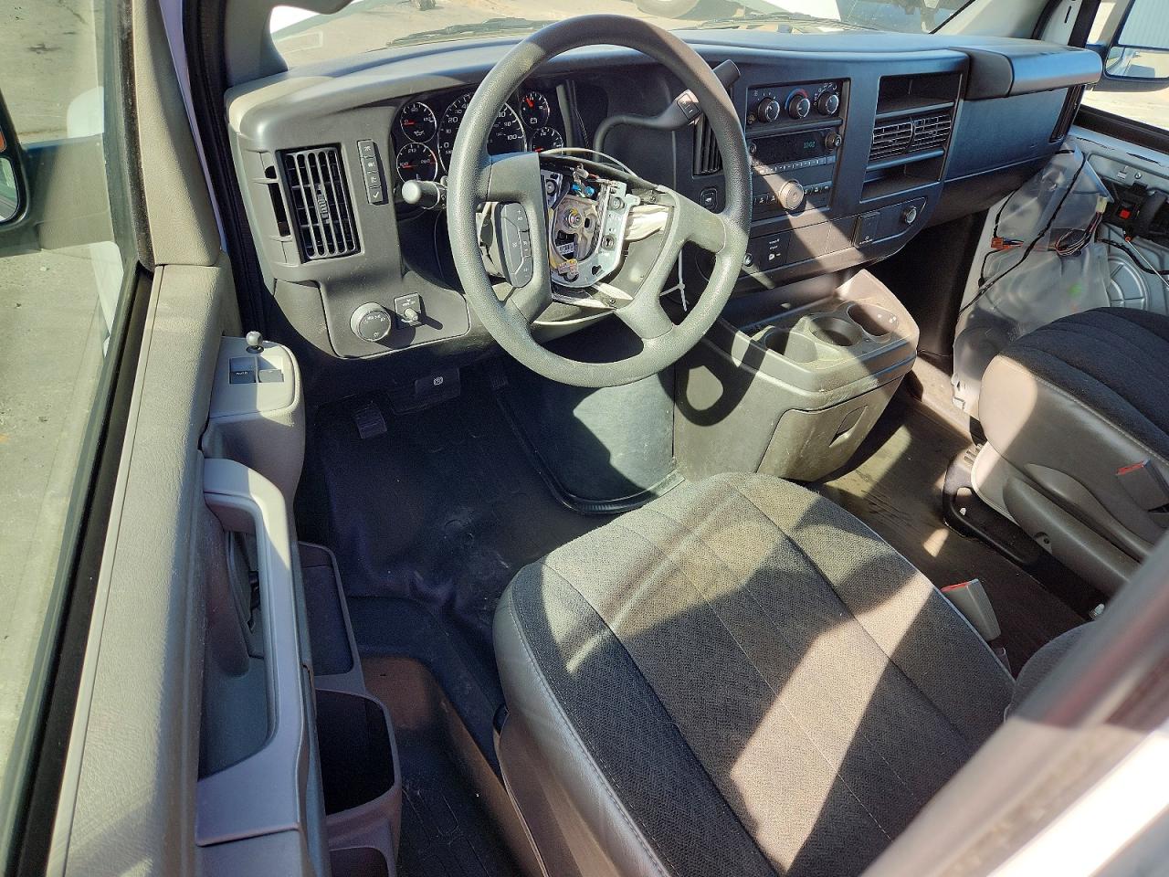 2024 GMC Savana VIN 1GTW7AFP0R1234484 photo 8